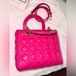 Lady Dior leather handbag
Very Good condition in Pink